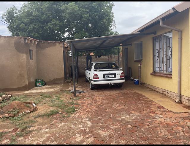 2 BEDROOM FREESTANDING FOR SALE IN GA-RANKUWA UNIT 9